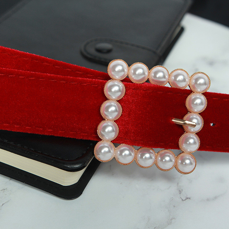 Europski i američki trend Red Velvet Pearl Button Modni ženski remeni Dizajnerski visokokvalitetni flanelski crveno-crni sivo-bijeli remen