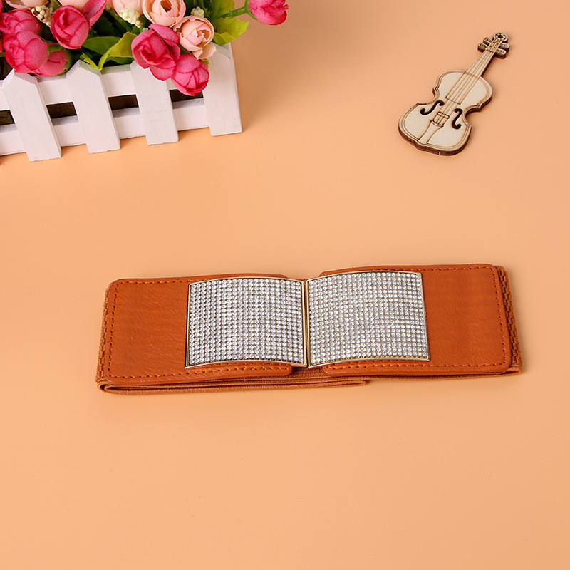 2023-as divatos strasszos csatos női rugalmas, széles derékú Új dekoratív övek női tervezői öv luxus fehér piros fekete