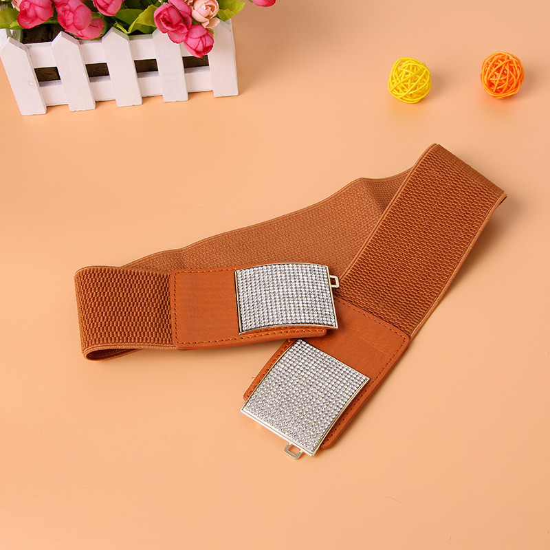 2023-as divatos strasszos csatos női rugalmas, széles derékú Új dekoratív övek női tervezői öv luxus fehér piros fekete