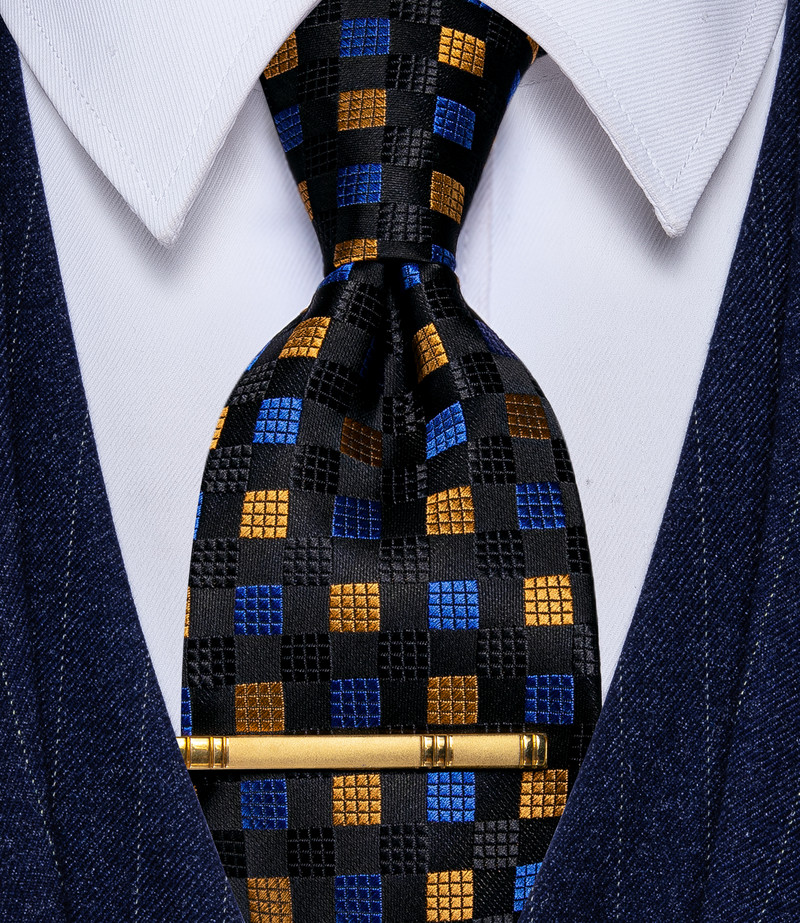 Disainer siidmust lips kuldse ja sinise pleediga igapäevaselt kandvale mehele Luksuslik meeste lips, pulmapidu, moekas meeste aksessuaar