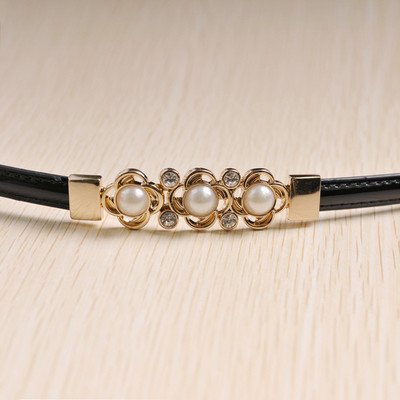 Modni ženski remen s metalnom cvjetnom bisernom kopčom Klasični prekrasni remen Slatki crni elegantni slatki ženski remen