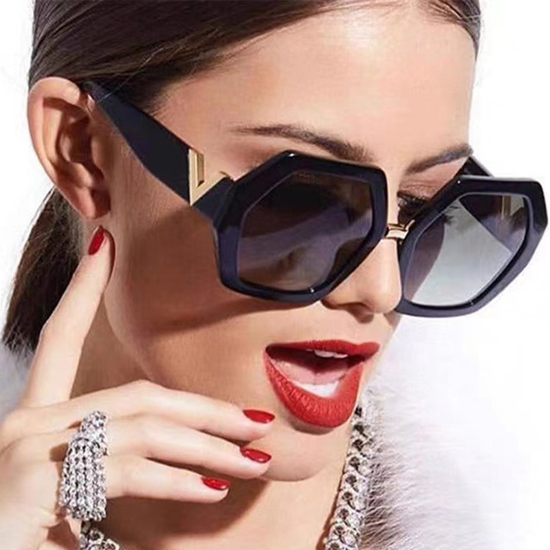 HOLTMANCE 2022. Nove četvrtaste sunčane naočale s plastičnim okvirom za žene Vintage brand dizajn teksturirane smeđe ženske sunčane naočale UV400