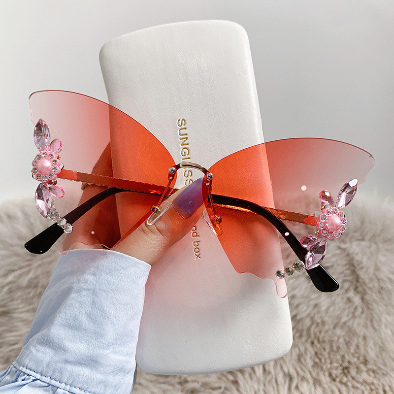 Prevelike sunčane naočale s gradijentnim leptir kristalnim dekorom, ženske dizajnerske luksuzne marke 2022., sjenila za sunčane naočale bez okvira s dijamantnim bombama