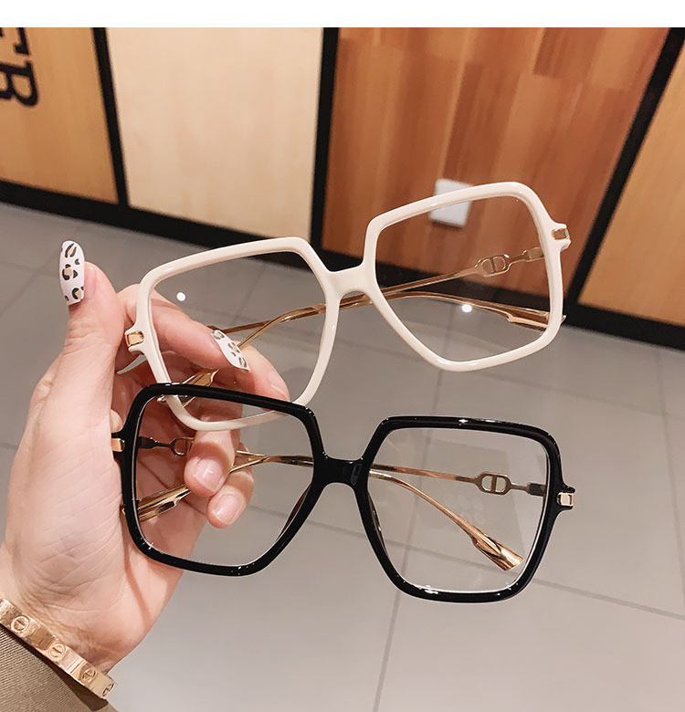 Kvadratne naočale za blokiranje plavog svjetla Ženske retro modne dizajnerice Veleprodajni ženski set od prozirnog stakla Masivni igrači Auto koji trči na otvorenom