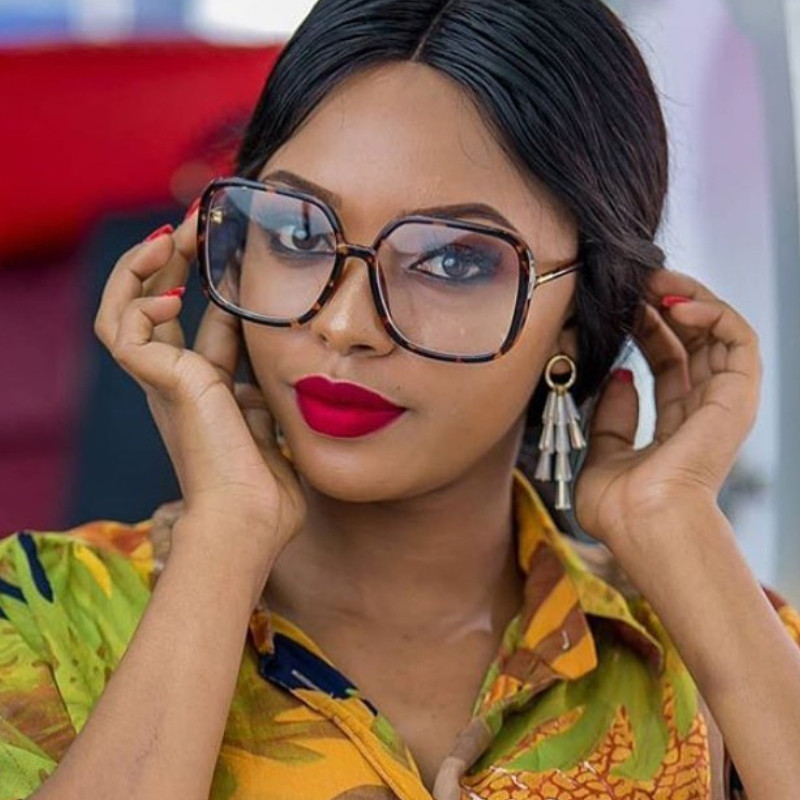 Uue moe vintage läbipaistvad ruudukujulised prillid, naiste bränd Disainer Värsked suured läbipaistvad prillid Naiste optilised prillid