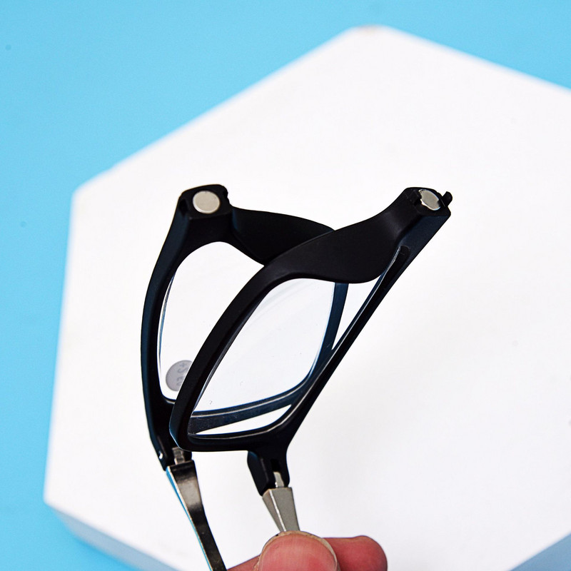 Modne žonglirajuće naočale za čitanje Magnet sklopivi praktične ultra lagane dalekovidne naočale za starije ljude Muškarci Žene protiv umora