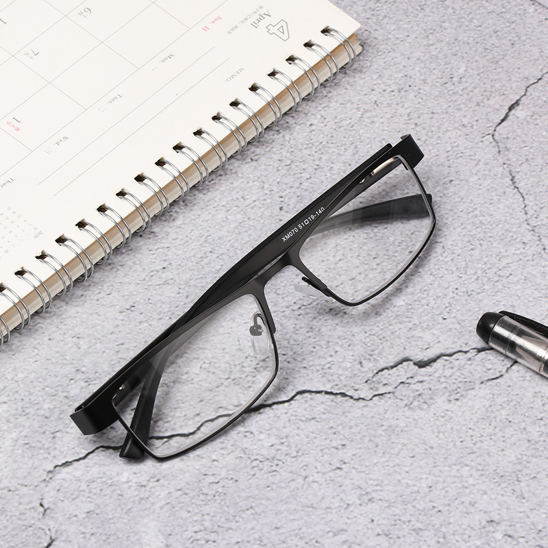 Nauji titano lydinio verslo skaitymo akiniai Šviesios dervos vyriški metaliniai optiniai rėmeliai akiniai Retro Retro Hyperopia Receptiniai akiniai