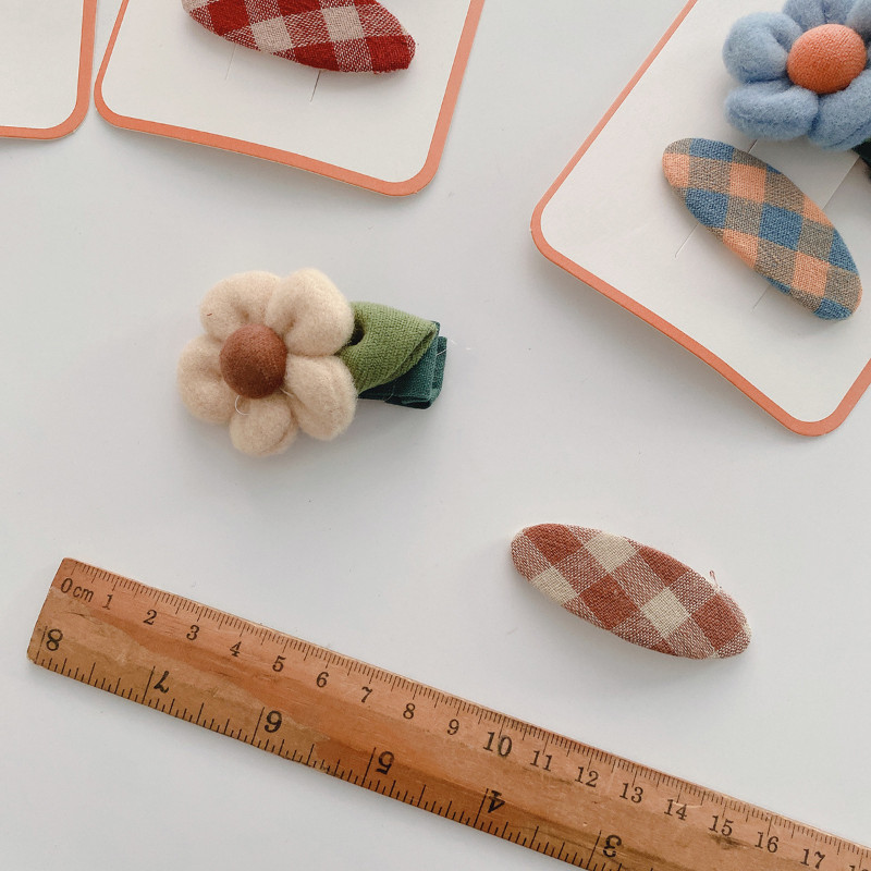 2 kom Jesen Zima Nova slatka djevojka Jednostavne slatke cvjetne ukosnice Modne korejske dječje tkanine Karirane BB kopče Dodaci za kosu