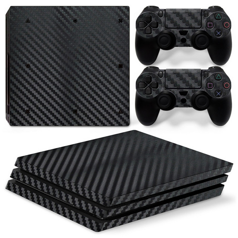 PS4 PRO-hoz - Szénszálas, fekete fehér-piros arany - Playstation 4 vinyl konzol bőrön matrica matrica + 2 kontroller bőr készlet