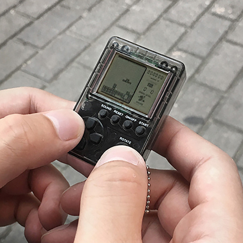 Mini joc retro nostalgic 26 de jocuri Breloc pandantiv mașină creativ mic cadou Tetris rezervor om Cadouri Jucători de joc portabil