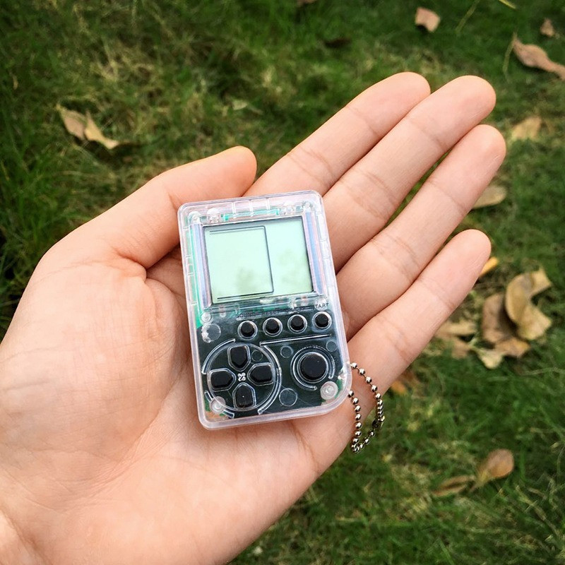 Mini joc retro nostalgic 26 de jocuri Breloc pandantiv mașină creativ mic cadou Tetris rezervor om Cadouri Jucători de joc portabil