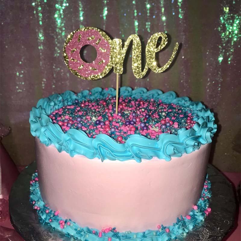 Fánk születésnapi tortafestő egy 1 éves babának, két édes cupcake dekoráció