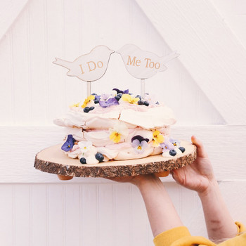 1 бр. Дървени MR MRS Cake Toppers Току-що женени Дървени орнаменти Любовни птици Декорация на сватбена торта Консумативи за партита за сватбени годежи