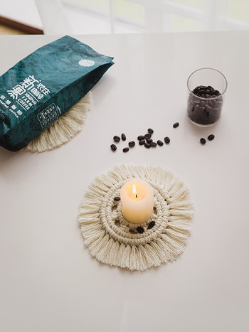 Χειροποίητα υφαντά ψάθα Φούντα από βαμβακερά νήματα Μαξιλάρι για απογευματινό καφέ τσάι Δημιουργικές φωτογραφικές λήψεις Φωτογραφία φόντου