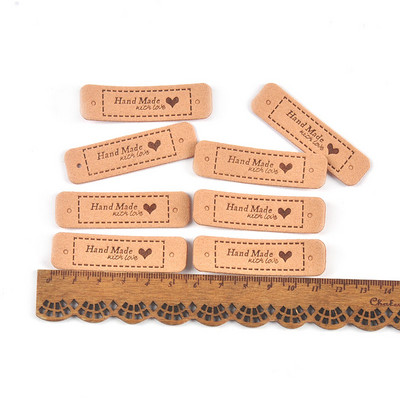20 db Többszínű "Kézzel készített szeretettel" dombornyomott PU bőr címkék varráshoz tartozékok barkácsolás ruhatáskák anyagcímkék C3299
