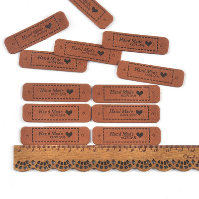 20 db Többszínű "Kézzel készített szeretettel" dombornyomott PU bőr címkék varráshoz tartozékok barkácsolás ruhatáskák anyagcímkék C3299