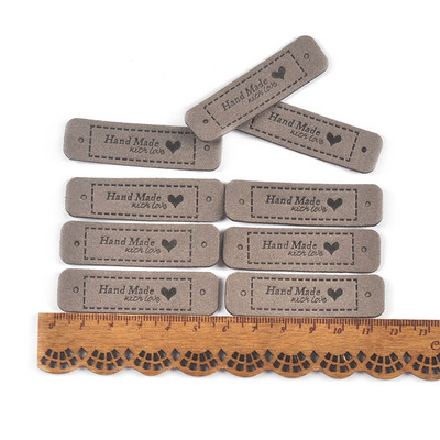 20 db Többszínű "Kézzel készített szeretettel" dombornyomott PU bőr címkék varráshoz tartozékok barkácsolás ruhatáskák anyagcímkék C3299