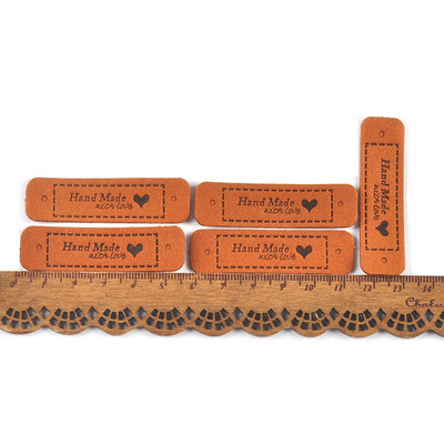 20 db Többszínű "Kézzel készített szeretettel" dombornyomott PU bőr címkék varráshoz tartozékok barkácsolás ruhatáskák anyagcímkék C3299