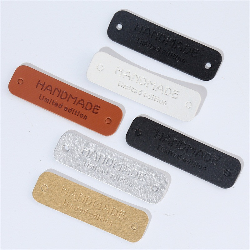 25/50/100 vnt Mažos rankų darbo odinės drabužių etiketės dovanų kepurei Siuvamos odinės etiketės Rankų darbo odinė oda, pasidaryk pats, dekoratyvinės etiketės