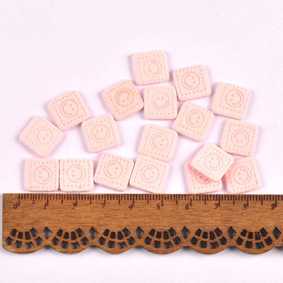 50 db Mini négyzetes mosolymintás dombornyomott címkék ruhákhoz varrás kiegészítők barkácsolás ruházati kellékek táskák kalapok címkék 11,7 mm C3529