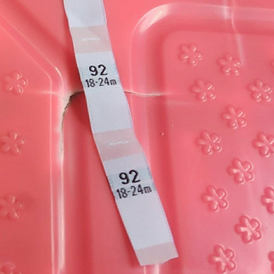 50 KOM Bijela damast poliesterska tkanina s oznakom veličine oznake za bebe 56 62 68 74 80 86 92 98 1-2m/6-9m/9-12m/12-18m/24-36m