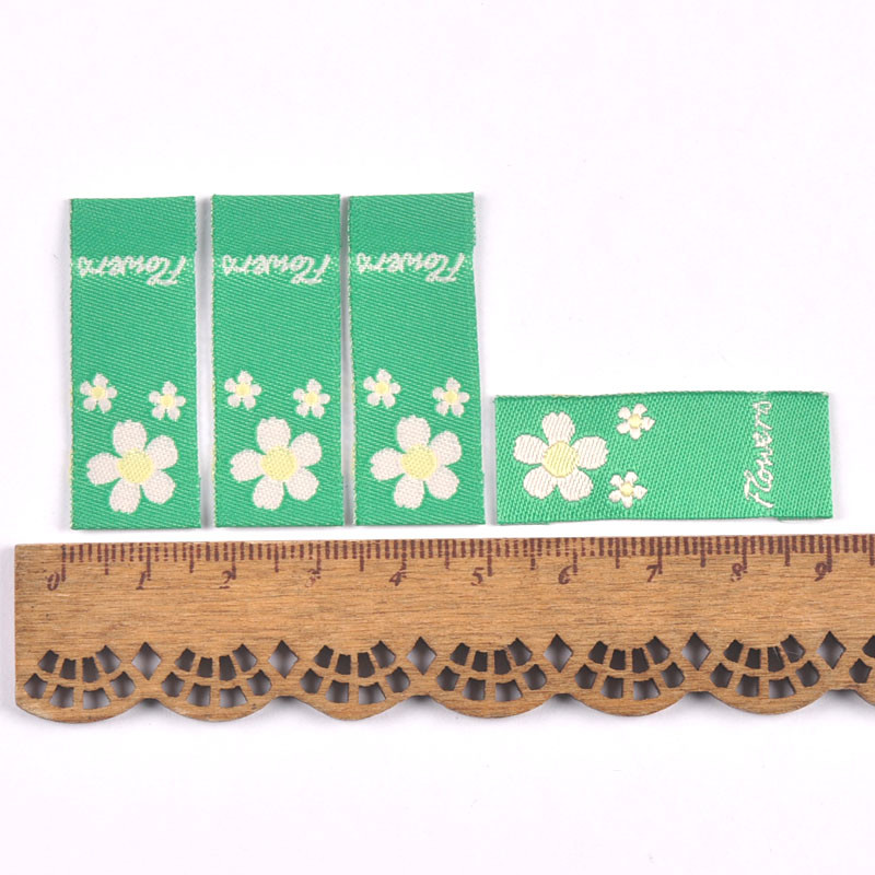 50 db Többszínű virághímzés vászoncímkék Kézzel készített barkács Kalapok Táskák Kézműves ruházati kellékek Varrás kiegészítők Címkék c3504