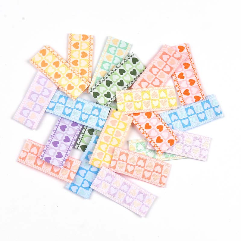 50 komada višebojnih naljepnica s uzorkom srca za šivaći pribor DIY odjevni šeširi Ručno izrađena odjeća Oznake za njegu koja se može prati