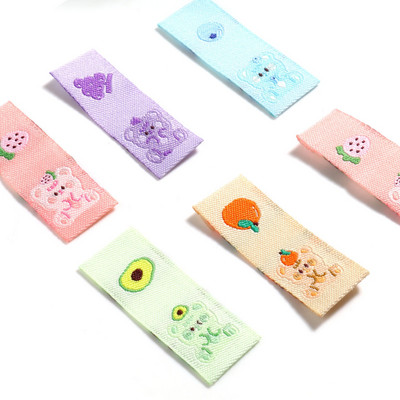 100 gab Poliestera Etiķetes Birkas Lācis Dzīvnieks Zaļš Augļu Raksts Bērnu Karikatūra Apģērbs Somas Cepures DIY Šūšanas piederumi 4x1,5cm