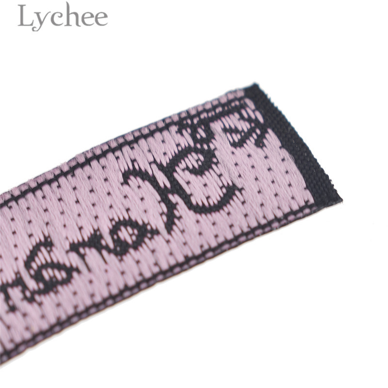 Lychee Life 50 komada Ručno izrađene tkane naljepnice Slovo Vez Oznake za zastave koje se mogu prati za torbe za odjeću DIY pribor za šivanje