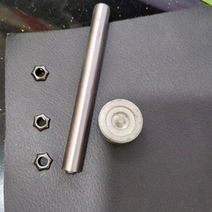 300 kompleta / lot 6 šesterokutnih mjedenih metalnih uvodnica + crni nikal JY-010 unutarnja podloška s rupom od 5 mm