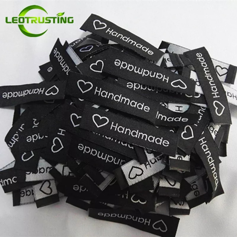 100 komada 15x60 mm Cutt Stock etikete za odjeću, crne tkane etikete, ručno izrađene s presavijenim metalik zlatno izvezenim etiketama na kraju ljubavi
