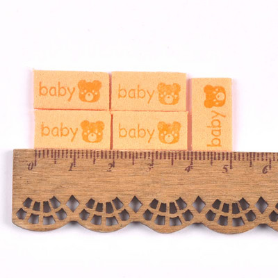 50 db Többszínű dombornyomott bőr baba mackó címkék barkács kézműves ruha kellékek varrás kiegészítők ruha sapkák cipő címkék
