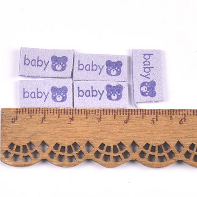 50 db Többszínű dombornyomott bőr baba mackó címkék barkács kézműves ruha kellékek varrás kiegészítők ruha sapkák cipő címkék