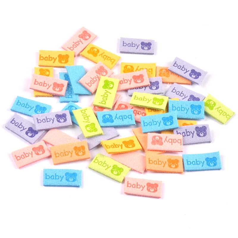 50 db Többszínű dombornyomott bőr baba mackó címkék barkács kézműves ruha kellékek varrás kiegészítők ruha sapkák cipő címkék