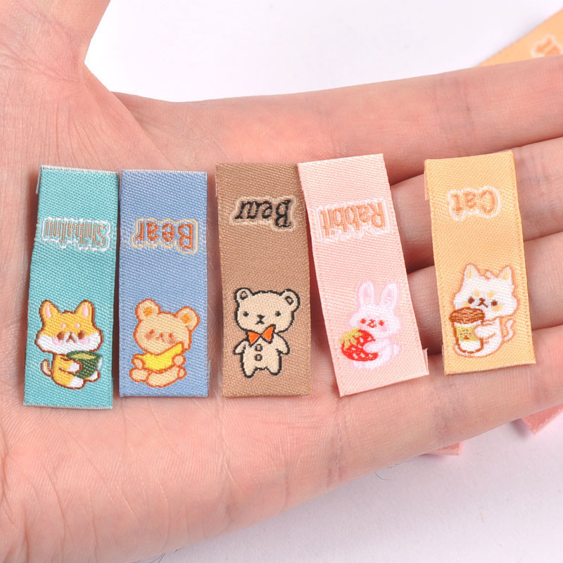 50db Vegyes nyúl/medve rajzfilm hímző címke varrás kiegészítők ruhatáskákhoz Mosható ápolócímke Kézzel készített barkács kézműves c3209