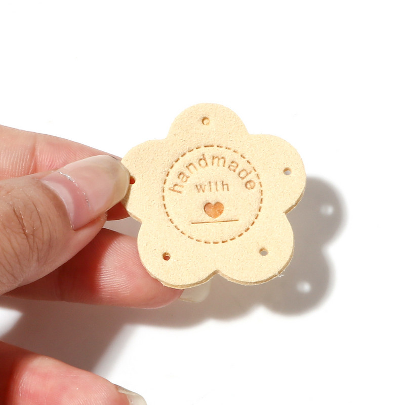 10PCS Sweet Flower PU kožne etikete Oznake Višebojna "Ručno izrađena" odjeća DIY Dodaci za šivanje Šešir Oznaka odjeće 3,5 cm x 3,5 cm