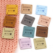 Kézzel készített, szerelemmel címkék címkék kézzel készített címkék ruhákhoz vegyes színű bőr címkék dekoráció ajándékok kalapok ruházati kiegészítők 20 db