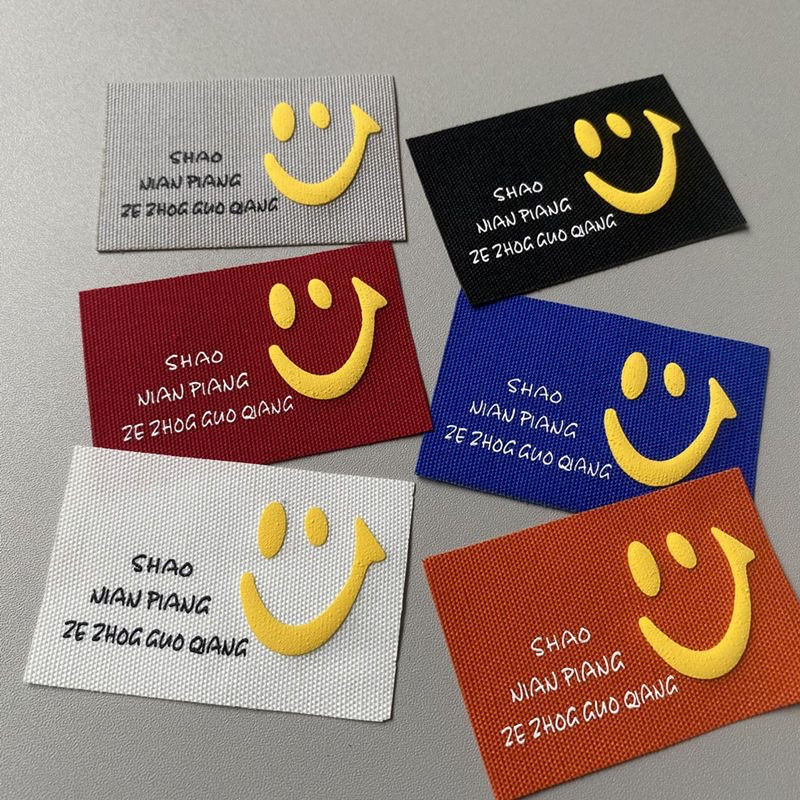 Mosolygós arcú ruhák címke Kézzel készített címkék ruhákhoz Hímzés Pamut Smiley Kézzel Készített Címke Baba Kalapokhoz Táskák 22121401