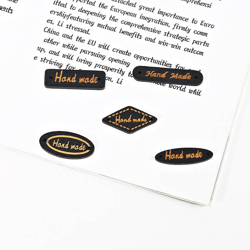 50 komada 2 rupe Geometrijski drveni gumbi sa znakovima prikladni za šivanje i albume DIY šeširi Torbe za odjeću Dodaci za šivanje