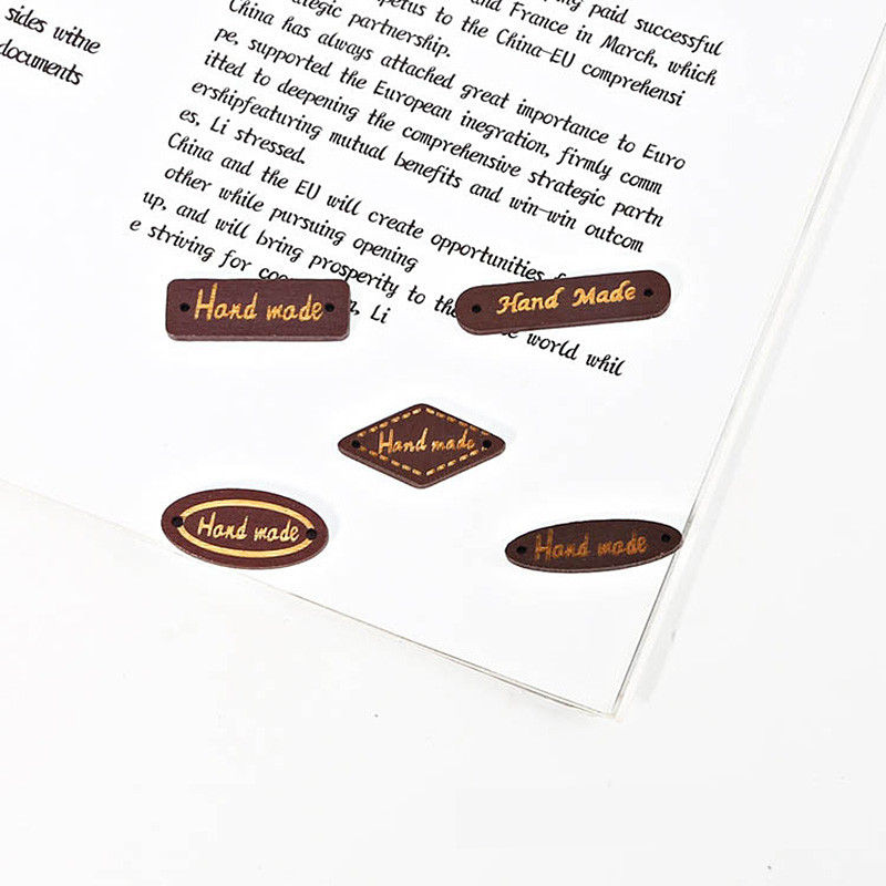 50 komada 2 rupe Geometrijski drveni gumbi sa znakovima prikladni za šivanje i albume DIY šeširi Torbe za odjeću Dodaci za šivanje