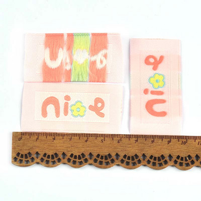 50 buc. Etichete de broderie cu litere „frumoase” multicolore pentru materiale tricotate, bricolaj, genți de îmbrăcăminte pentru copii, pălării, accesorii de cusut, etichete C3610