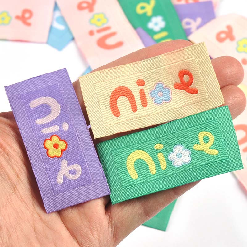 50 buc. Etichete de broderie cu litere „frumoase” multicolore pentru materiale tricotate, bricolaj, genți de îmbrăcăminte pentru copii, pălării, accesorii de cusut, etichete C3610