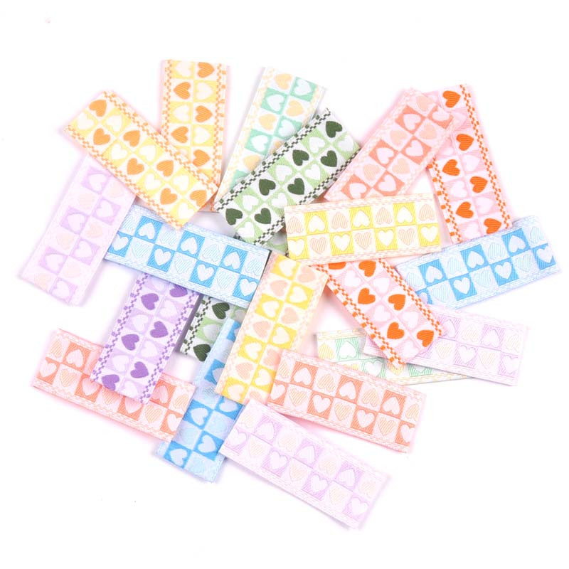 Vegyes szívmintás 50db, kézzel készített szövött címke ruhaápolási címkék rajzfilm cipők táskák ruhacímkék 48x20 mm CP3531