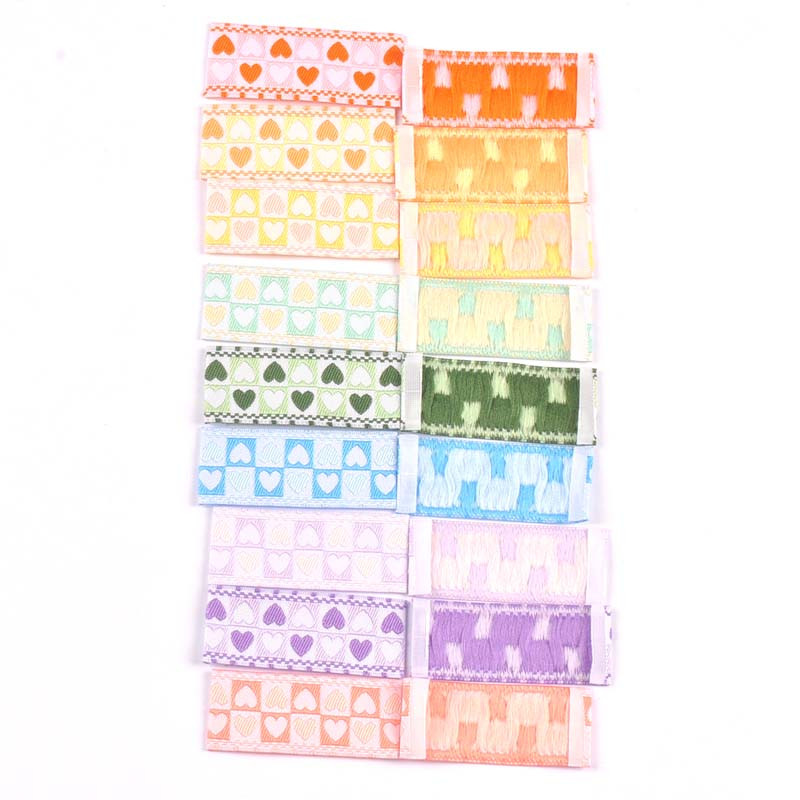 Vegyes szívmintás 50db, kézzel készített szövött címke ruhaápolási címkék rajzfilm cipők táskák ruhacímkék 48x20 mm CP3531