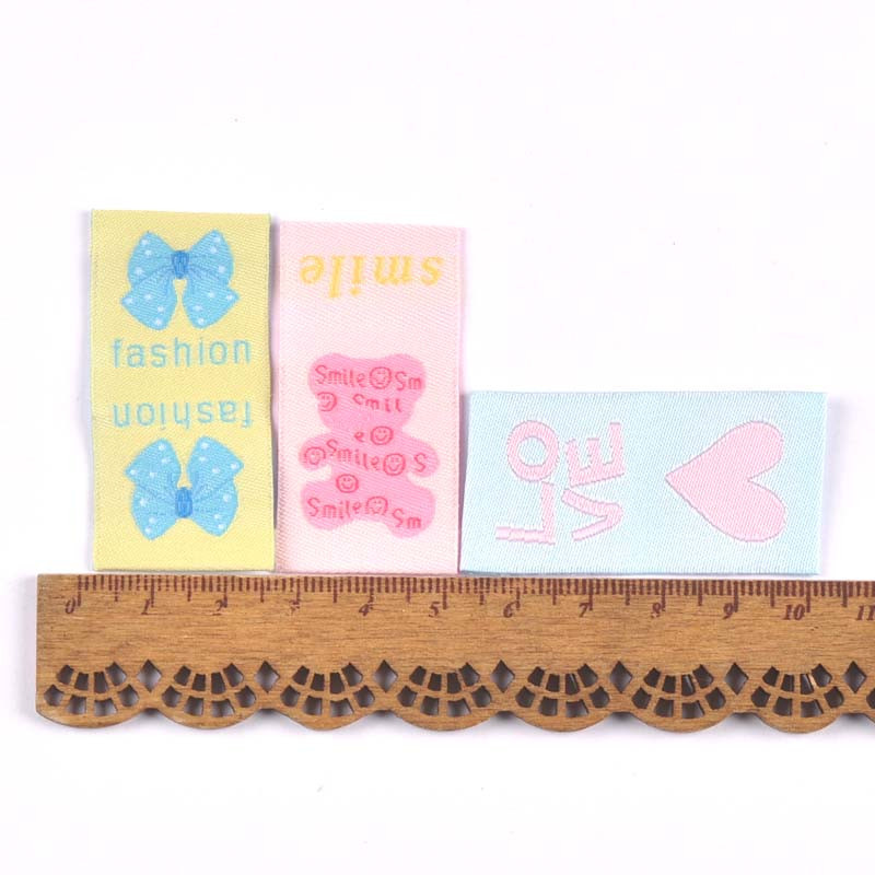 Ručne tkané štítky so zmiešaným kresleným vzorom mašlí, 50 ks, na oblečenie, topánky, tašky, visačky na odev, 42x25 mm, CP3272