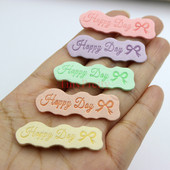50gab Candy Color Reljefs "Happy Day" Bow šūšanas etiķete Apģērba etiķetes Aksesuārs mazuļa ziemas cimdiņiem, cepurēm, tamborētiem dūraiņiem