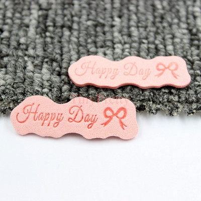 50gab Candy Color Reljefs "Happy Day" Bow šūšanas etiķete Apģērba etiķetes Aksesuārs mazuļa ziemas cimdiņiem, cepurēm, tamborētiem dūraiņiem