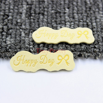 50gab Candy Color Reljefs "Happy Day" Bow šūšanas etiķete Apģērba etiķetes Aksesuārs mazuļa ziemas cimdiņiem, cepurēm, tamborētiem dūraiņiem