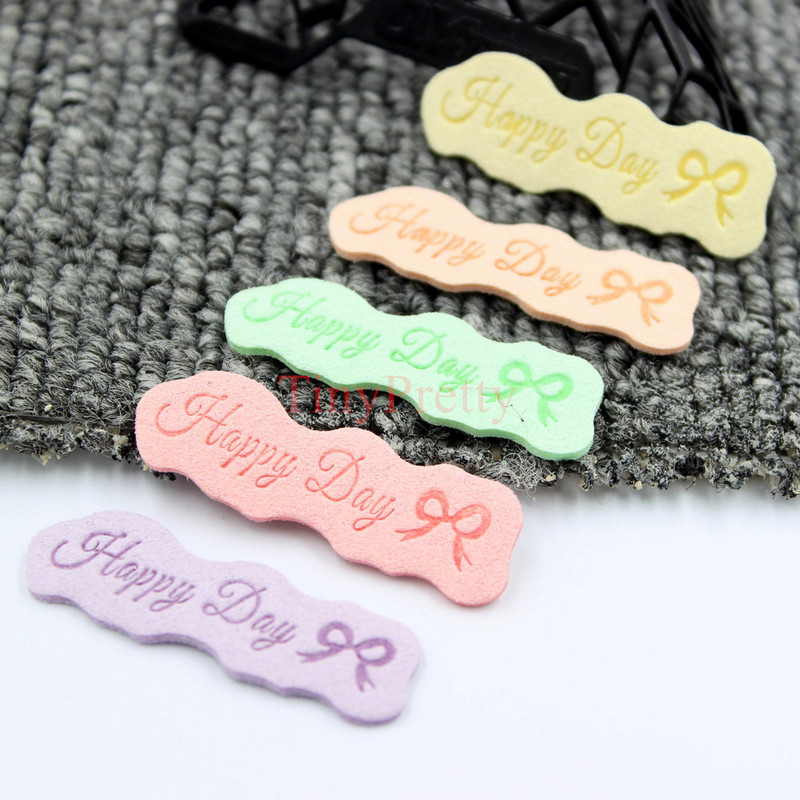 50gab Candy Color Reljefs "Happy Day" Bow šūšanas etiķete Apģērba etiķetes Aksesuārs mazuļa ziemas cimdiņiem, cepurēm, tamborētiem dūraiņiem