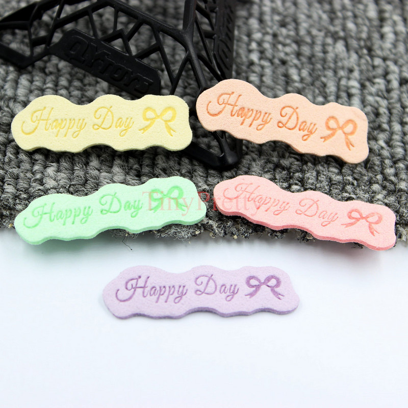 50gab Candy Color Reljefs "Happy Day" Bow šūšanas etiķete Apģērba etiķetes Aksesuārs mazuļa ziemas cimdiņiem, cepurēm, tamborētiem dūraiņiem